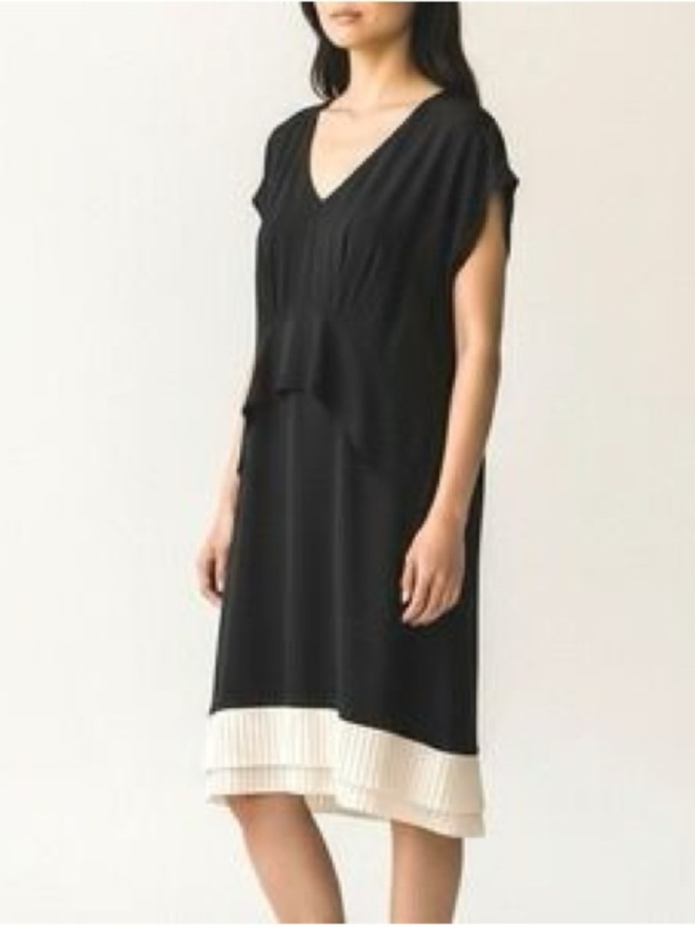 BCBGMaxazaria size XXS 100% silk Black Dress with Cream Pleated Hem